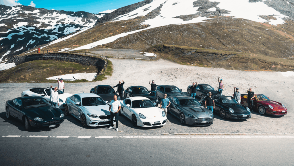 Road trip organiser par le groupe Leuba avec différents véhicules de collection