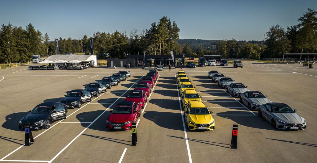Tour 2023 d'AMG performance, 4 colonnes de véhicules différents Mercedes-AMG