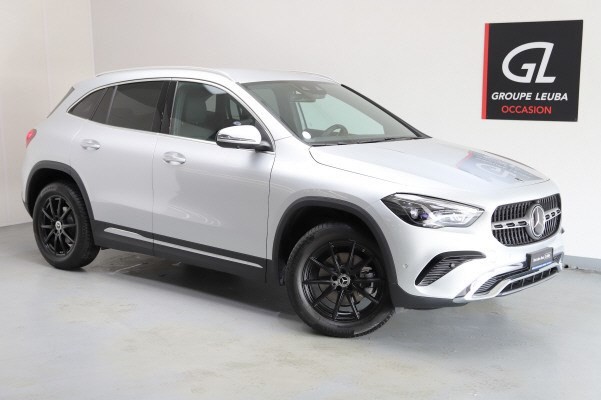 MERCEDES-BENZ GLA 200 Progressive