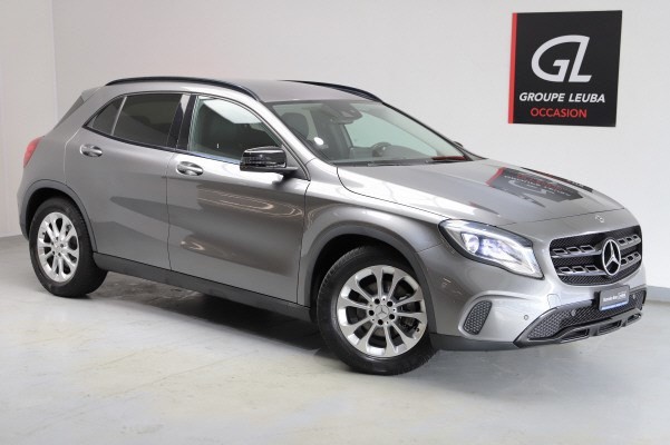 MERCEDES-BENZ GLA 200 Night Star