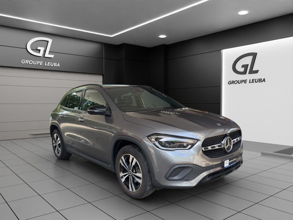 MERCEDES-BENZ GLA 200 Progressive 7G-DCT