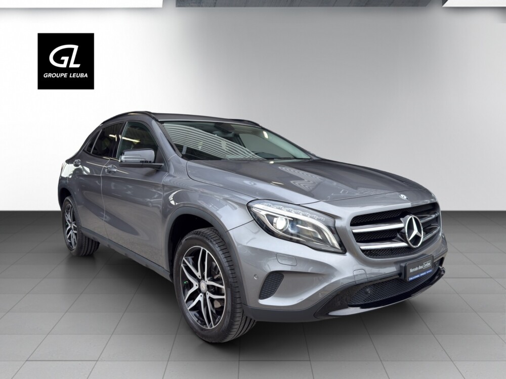 MERCEDES-BENZ GLA 200 Night Star 7G-DCT