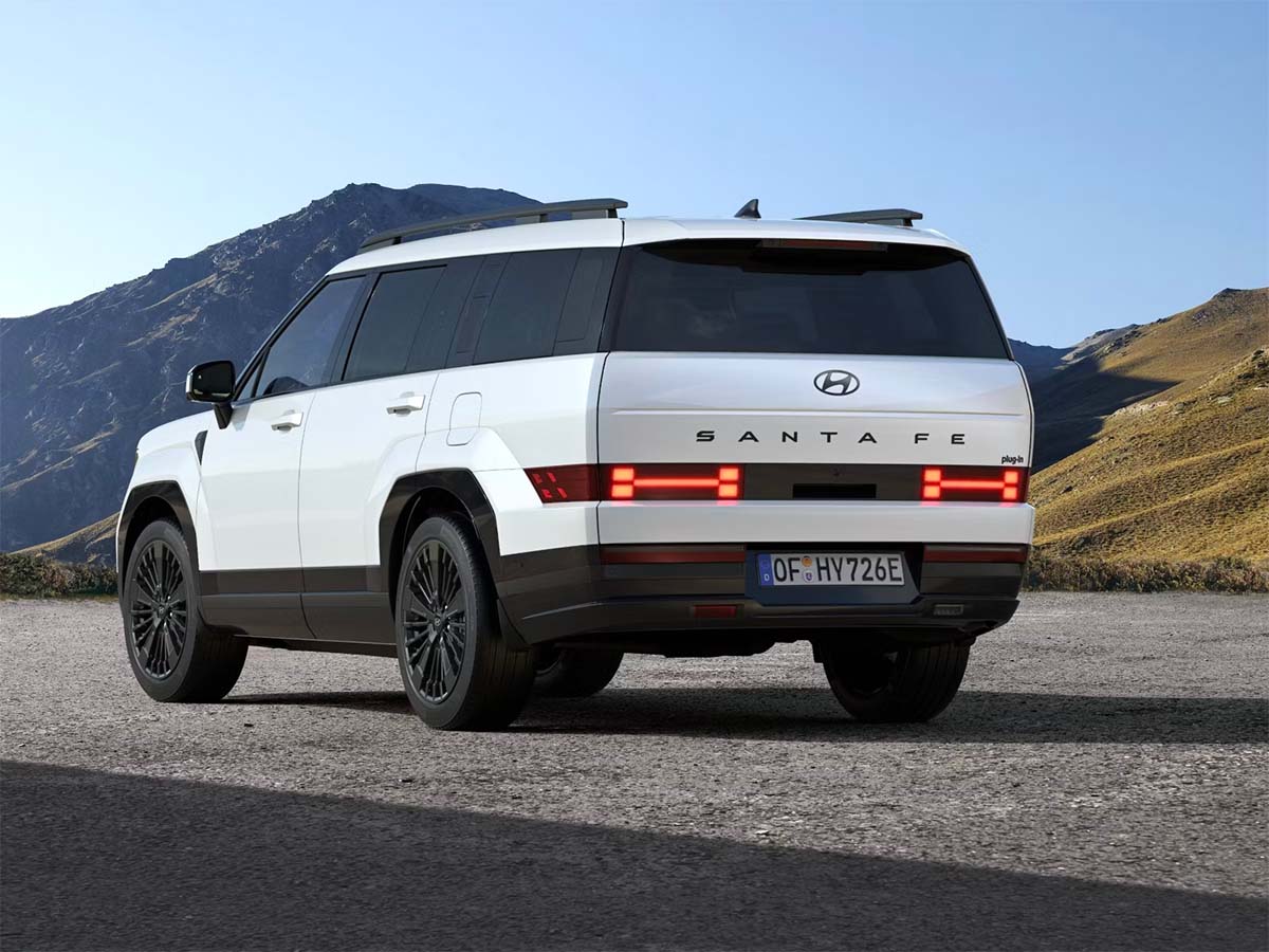 L'arrière du Hyundai Santa Fe hybrid