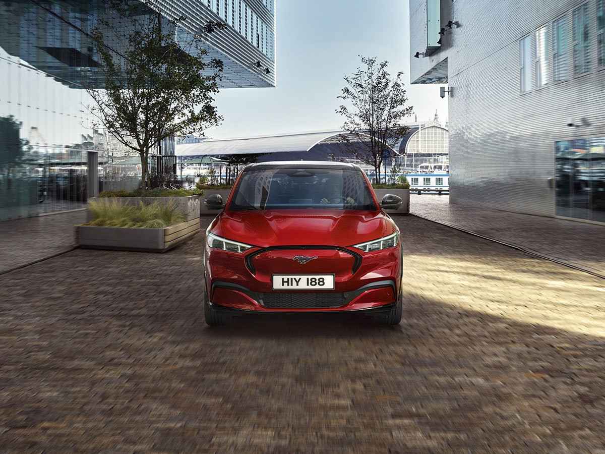 img-galerie-detail-vehicule-mustang-mach-e-2