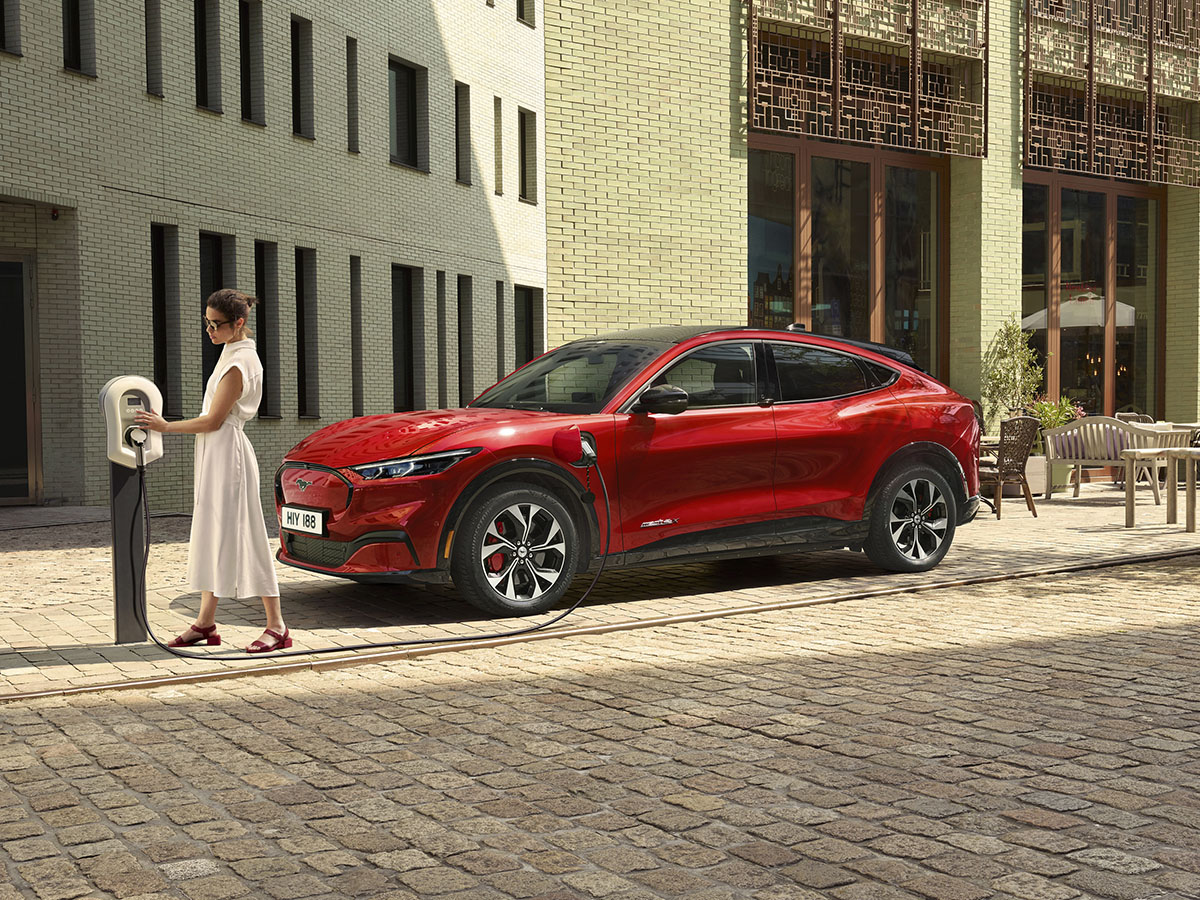 img-galerie-detail-vehicule-mustang-mach-e-3