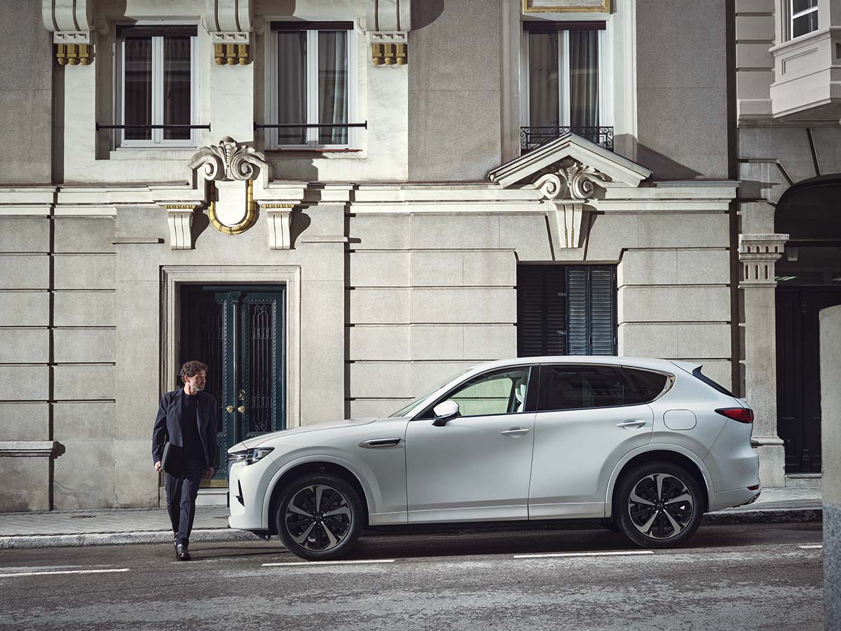 Le Mazda CX-60 vu de profil