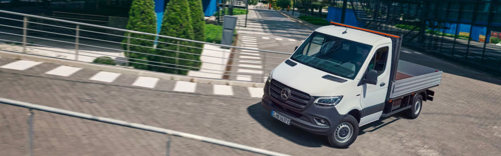 Le eSprinter Châssis-cabine sur une route