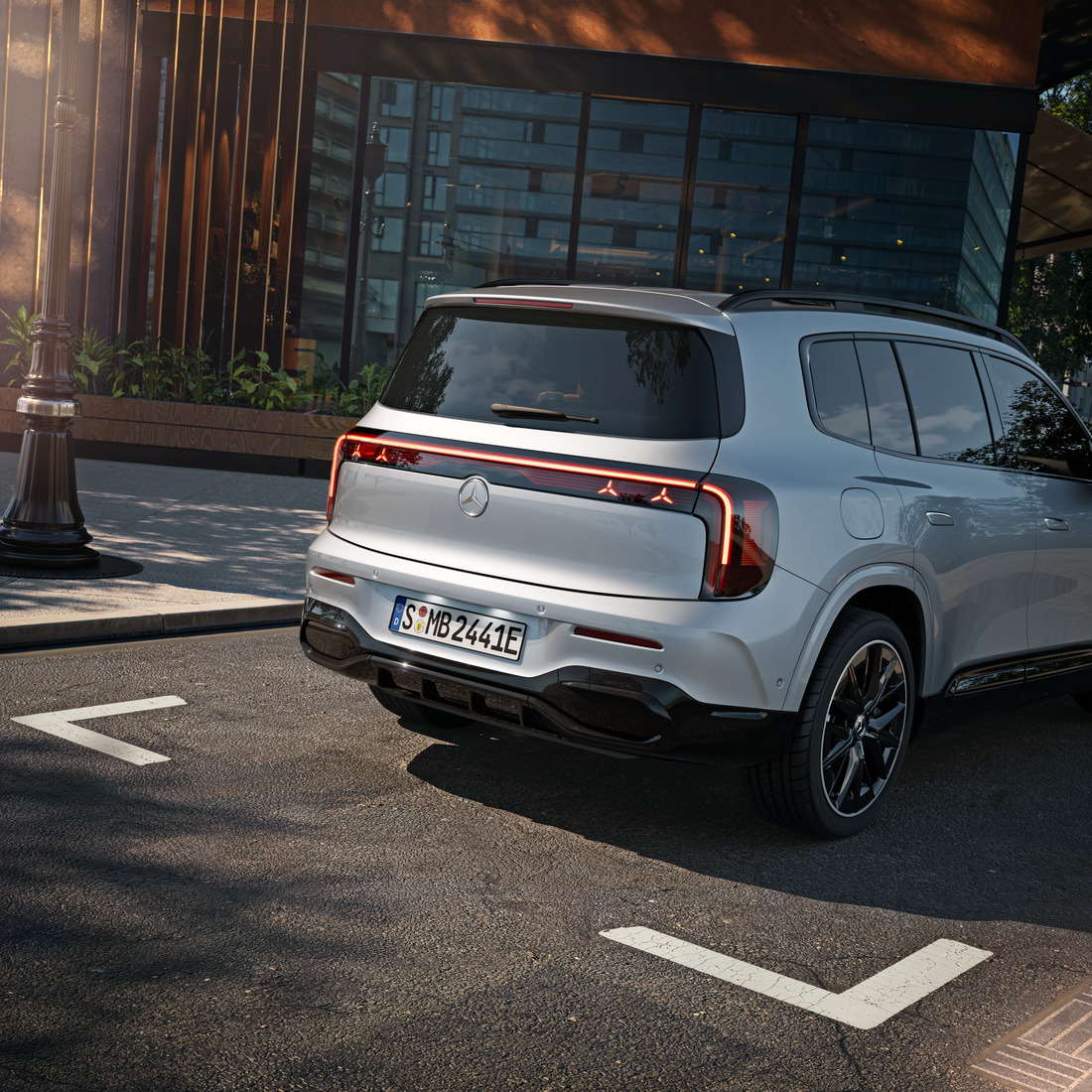 C.P.L.X244_PAD_BEV_ProdStillUnreal_07-EXT-Design-Taillight_1-1_plate-DE_RGB