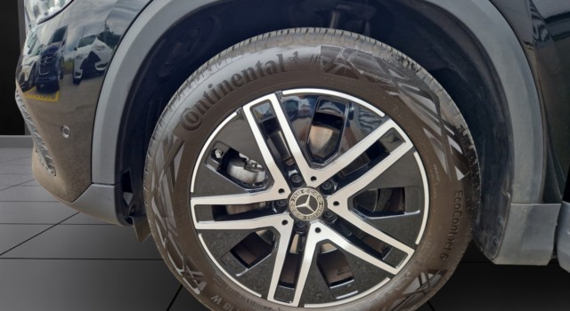 MERCEDES-BENZ GLA 200 7G-DCT