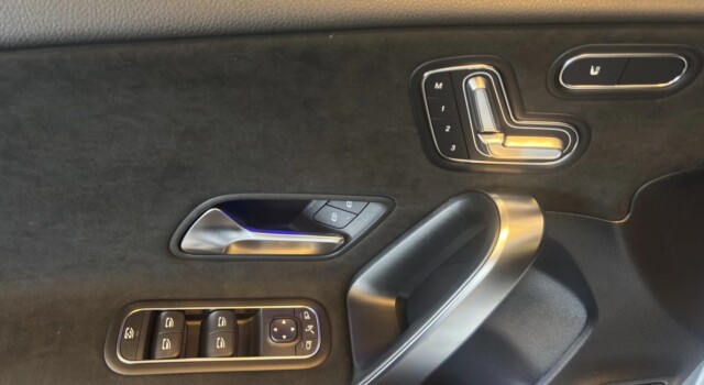 MERCEDES-BENZ A 200 Night Star 7G-DCT