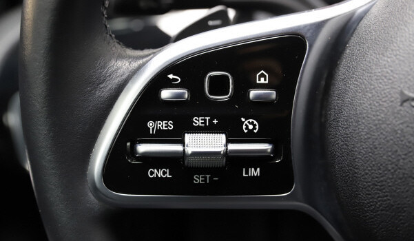 MERCEDES-BENZ A 180 Progressive