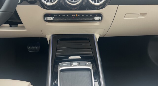 MERCEDES-BENZ GLA 250 e EQ Star 8G-DCT