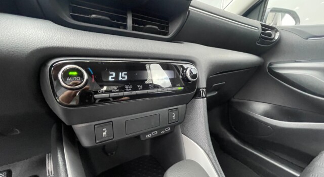 MAZDA 2 Hybrid Centre-line