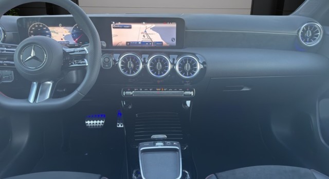 MERCEDES-BENZ A 200 Night Star 7G-DCT