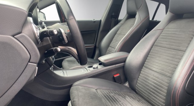 MERCEDES-BENZ CLA 200 AMG Line