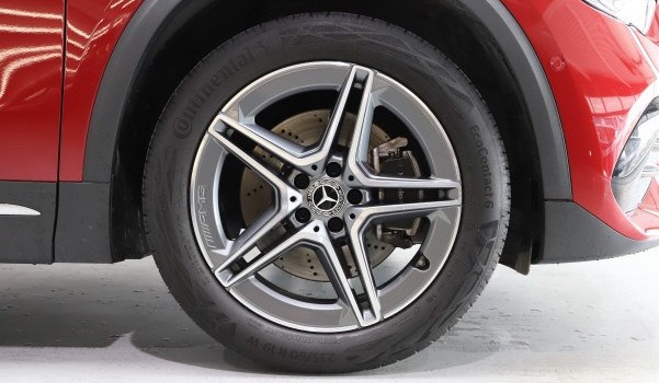 MERCEDES-BENZ GLA 250 AMG Line 4Matic