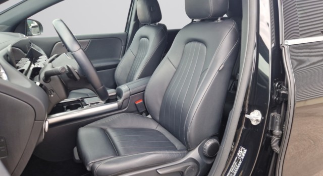 MERCEDES-BENZ GLA 200 7G-DCT