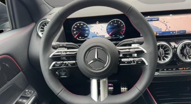 MERCEDES-BENZ GLA 250 4Matic 8G-DCT