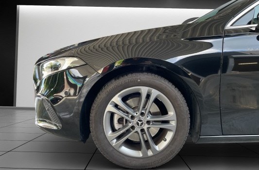 MERCEDES-BENZ A 200 Progressive