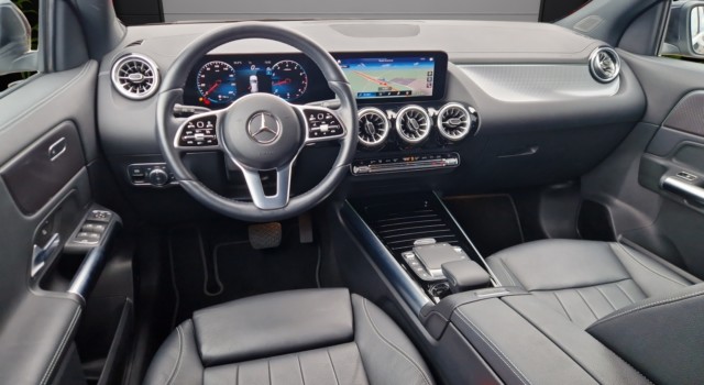 MERCEDES-BENZ GLA 200 7G-DCT