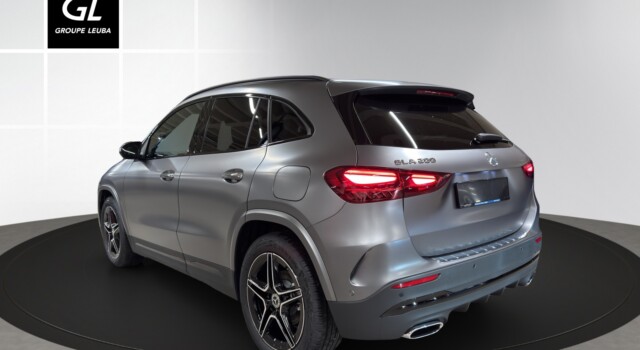 MERCEDES-BENZ GLA 200 Night Star 7G-DCT