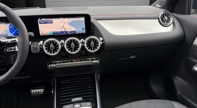 MERCEDES-BENZ EQA 350 66,5 kWh 4Matic Excellence