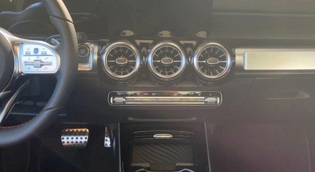 MERCEDES-BENZ EQB 350 66,5 kWh 4Matic Swiss Star