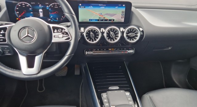 MERCEDES-BENZ GLA 200 7G-DCT