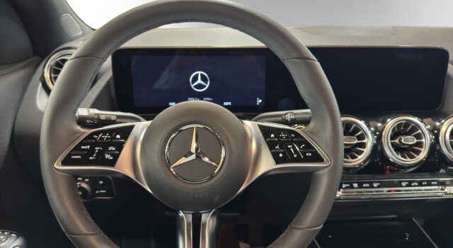 MERCEDES-BENZ GLA 250 4Matic 8G-DCT Swiss Star