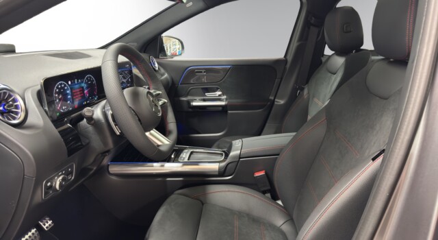 MERCEDES-BENZ GLA 200 Night Star 7G-DCT