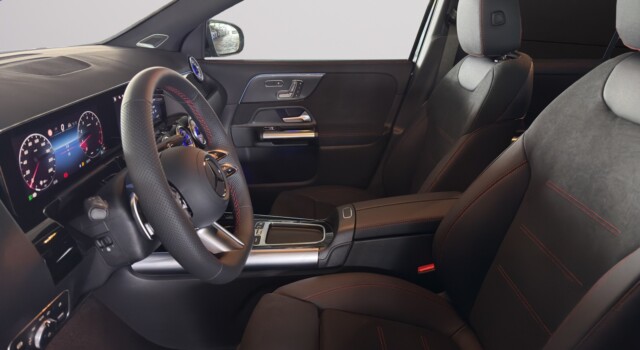 MERCEDES-BENZ GLA 200 7G-DCT