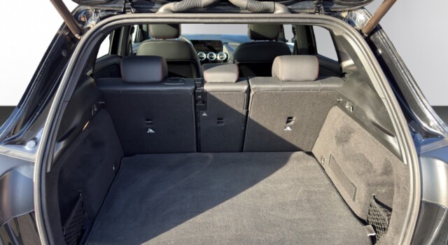 MERCEDES-BENZ GLA 250 AMG Line 4Matic