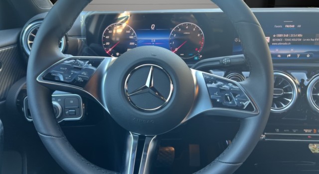 MERCEDES-BENZ A 180 7G-DCT
