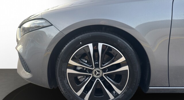 MERCEDES-BENZ A 180 Progressive