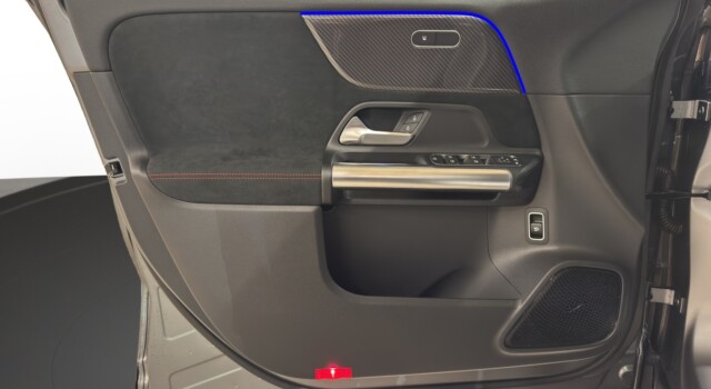 MERCEDES-BENZ GLA 200 Night Star 7G-DCT