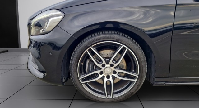 MERCEDES-BENZ A 250 AMG Line