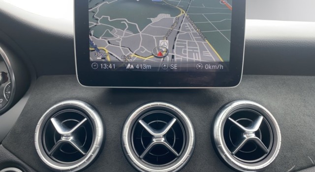 MERCEDES-BENZ CLA 200 AMG Line