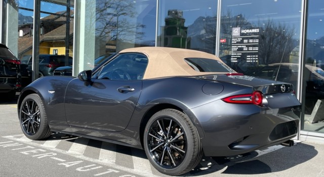 MAZDA MX-5 Skyactiv-G 184 Kazari