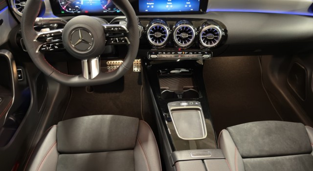 MERCEDES-BENZ CLA 250 4Matic 8G-DCT