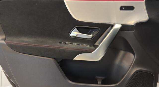 MERCEDES-BENZ A 250 AMG Line 4Matic