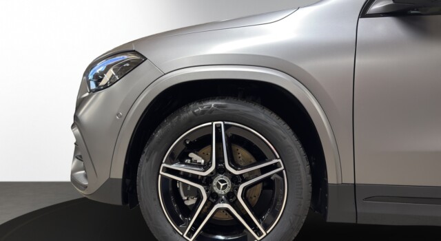MERCEDES-BENZ GLA 200 Night Star 7G-DCT