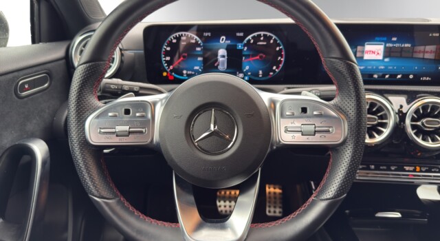 MERCEDES-BENZ A 250 AMG Line 4Matic