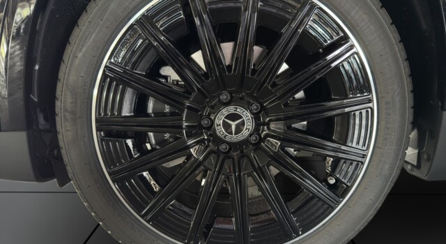 MERCEDES-BENZ GLA 200 7G-DCT