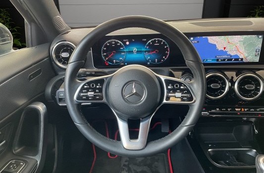 MERCEDES-BENZ A 200 Progressive