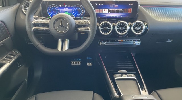 MERCEDES-BENZ EQA 350 66,5 kWh 4Matic Excellence