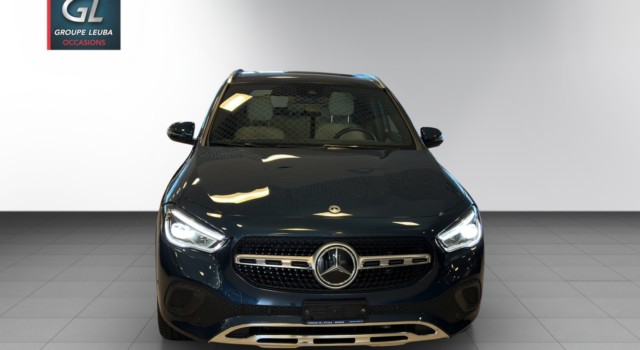 MERCEDES-BENZ GLA 180 Progressive 7G-D