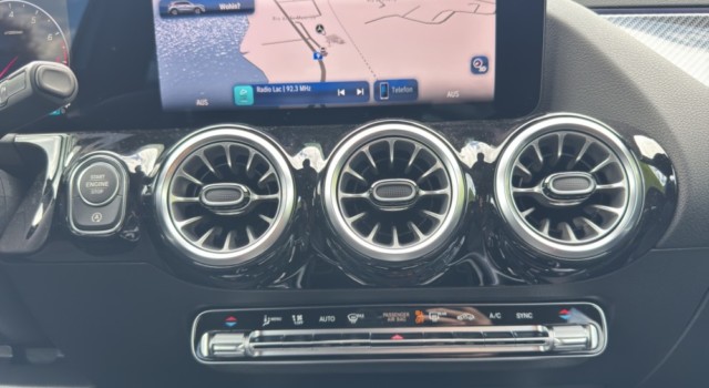 MERCEDES-BENZ GLA 200 Night Star 7G-DCT