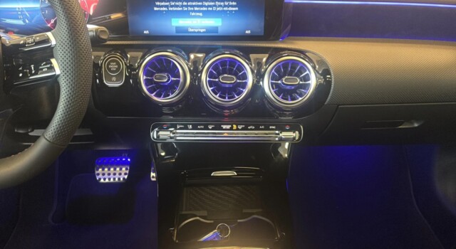 MERCEDES-BENZ A 200 Night Star 7G-DCT