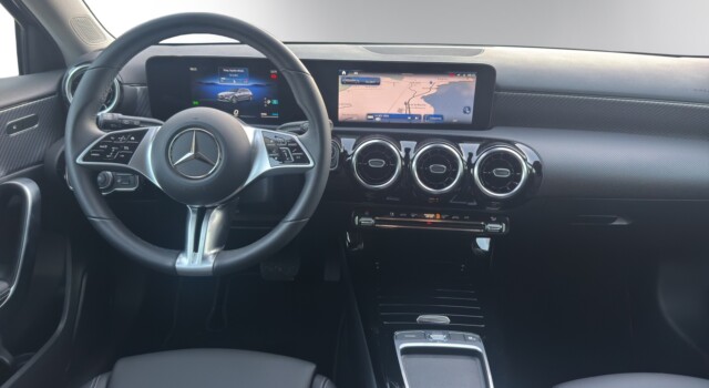 MERCEDES-BENZ A 180 Progressive