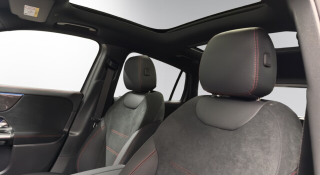 MERCEDES-BENZ GLA 200 Night Star 7G-DCT